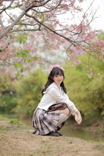 AI短剧首发《压抑的主妇》